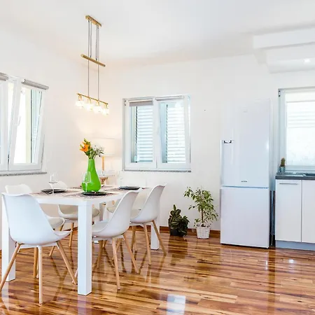 Gorgeous In With Wifi Holiday home Bilice