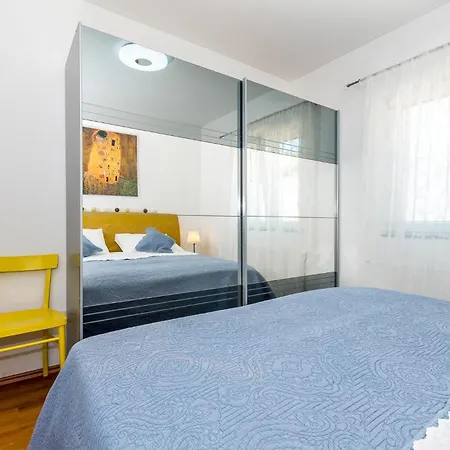 Gorgeous In With Wifi بيليس