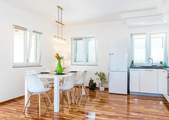 Gorgeous In With Wifi Feriehus Bilice